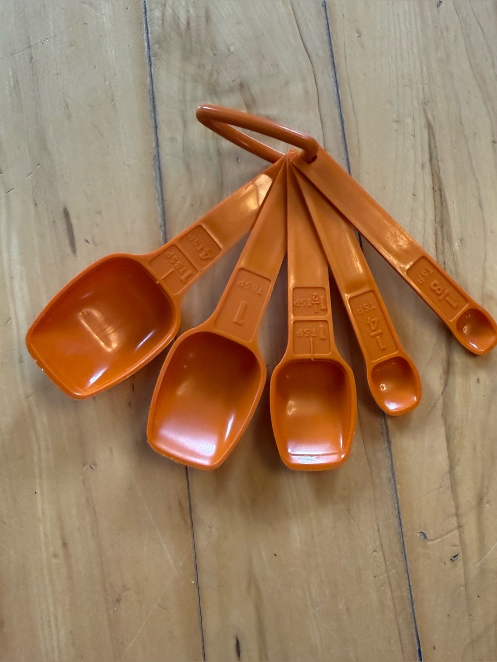Tupperware Orange Plastic Measuring Spoon Set - Home Party Supplies
